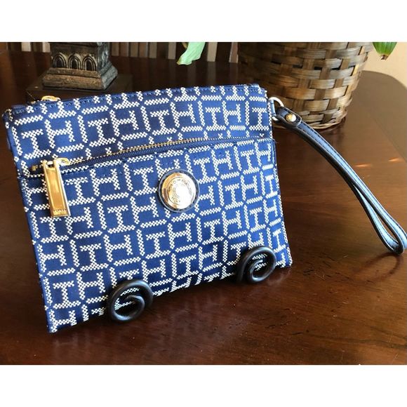TOMMY HILFIGER - Signature Canvas Wristlet in Navy & White. SO CUTE & NWOT! - Picture 1 of 15